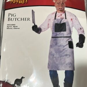 1 glove, mask,
Cleaver, Apron, 1 glove and the Mask.